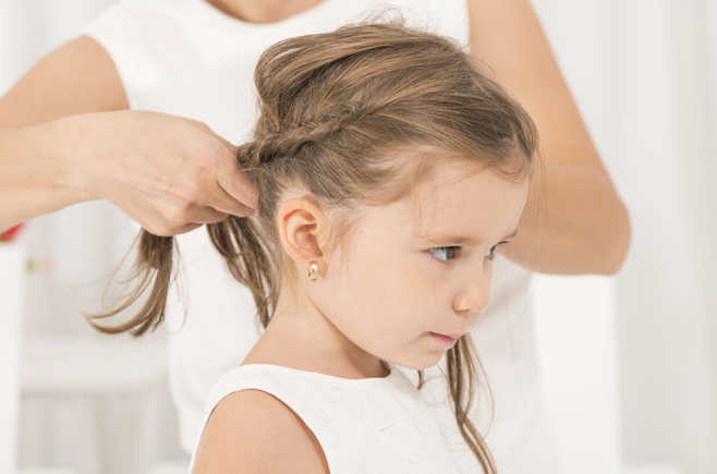 小学生でもできるヘアアレンジ ひとりでもこんなにかわいく結べる 小学生の勉強と遊びを応援 おやこの黒板